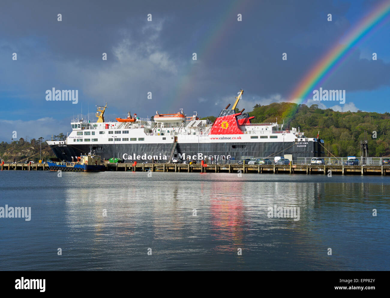 Traghetto CalMac ormeggiato al porto di Stornoway, isola di Lewis, Ebridi Esterne, Scotland Regno Unito Foto Stock
