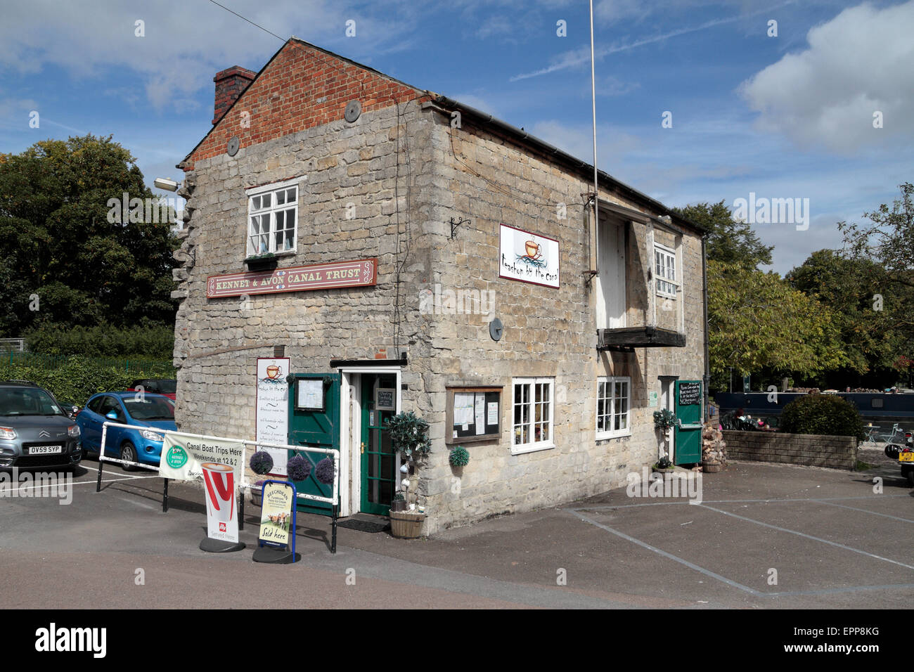 Il 'Teashop dal Canal' & Kennet & Avon Canal Trust Building a Newbury, Berkshire, Regno Unito. Foto Stock