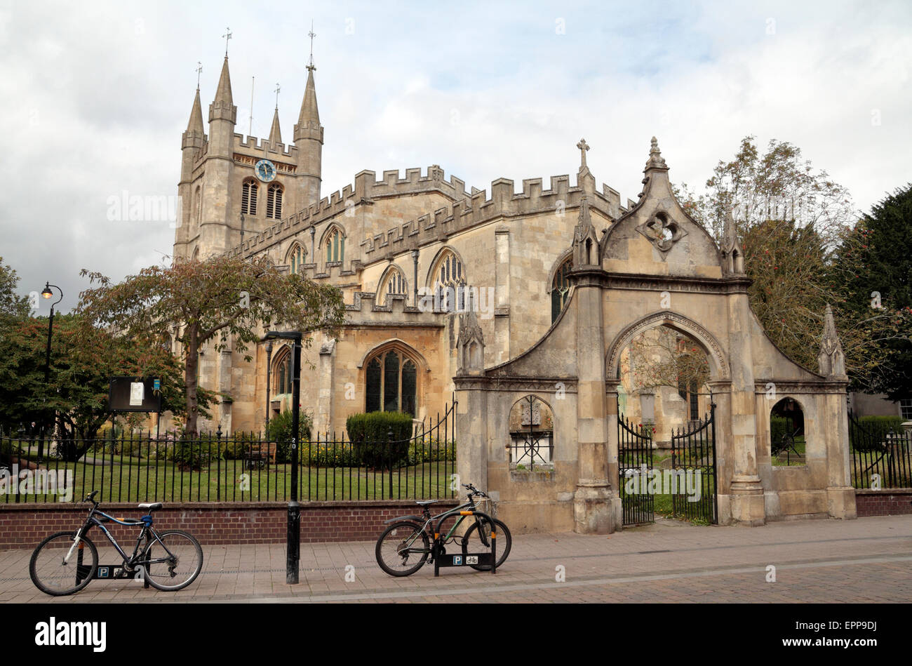 La St Nicolas Church of England chiesa parrocchiale, Newbury, Berkshire, Regno Unito. Foto Stock