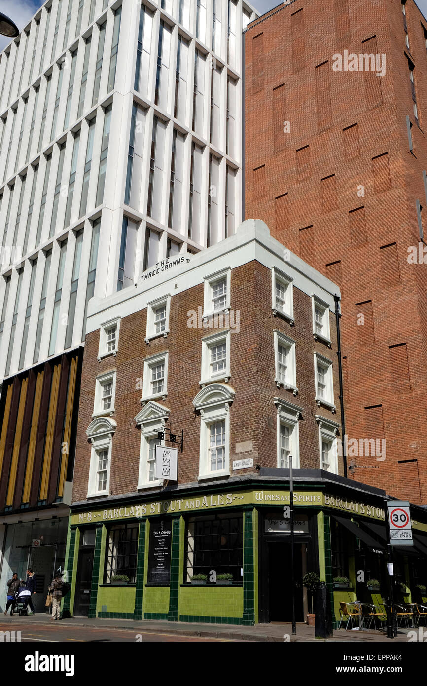 Le tre corone pub su East Road vicino al City Road e Old Street rotatoria in London N1 UK KATHY DEWITT Foto Stock