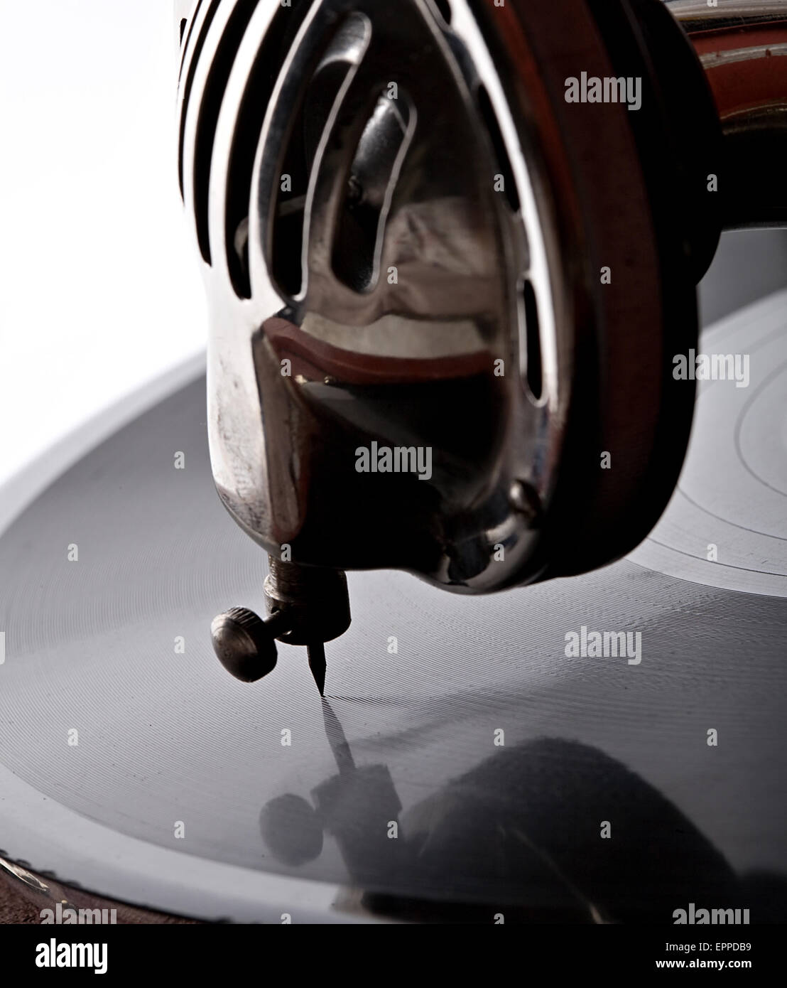 Vecchio grammofono ago closeup riproduzione di dischi in vinile Foto Stock