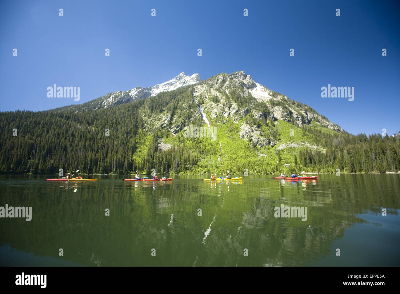 Kayak sul lago Jackson. Il Parco Nazionale del Grand Teton, WY Foto Stock