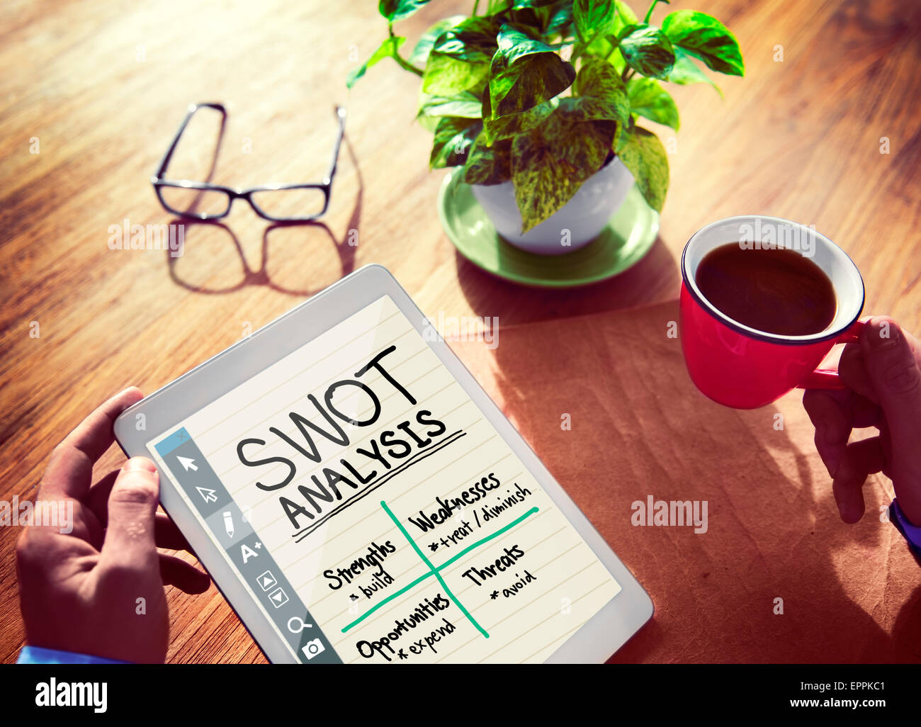 La forza di debolezza opportunità analisi delle minacce di valutazione il concetto di strategia Foto Stock