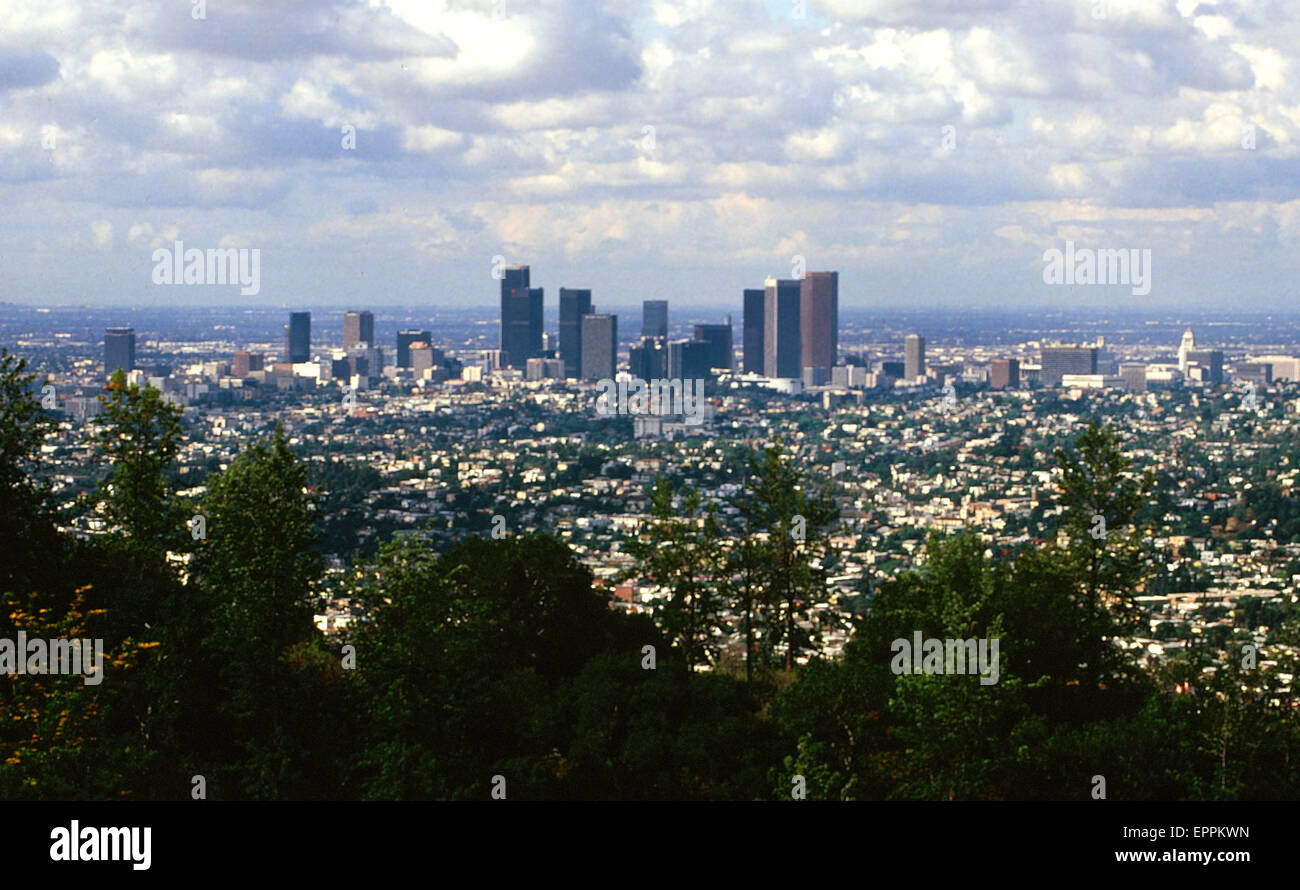 Il centro cittadino di Los Angeles panoramica dal locale di montagna. Foto Stock