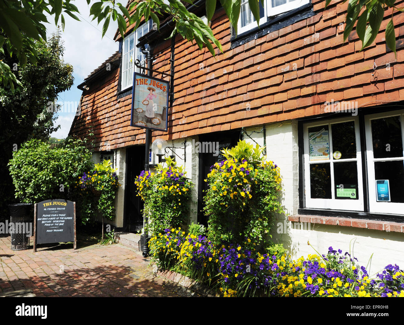 Lo storico pub Juggs a Kingston villaggio nelle vicinanze del Lewes in East Sussex Regno Unito La Juggs è alloggiato in una trecentesca cottage Foto Stock