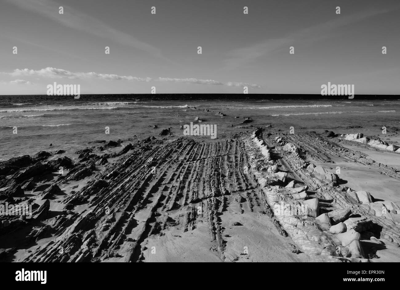 In bianco e nero di scena in spiaggia Foto Stock