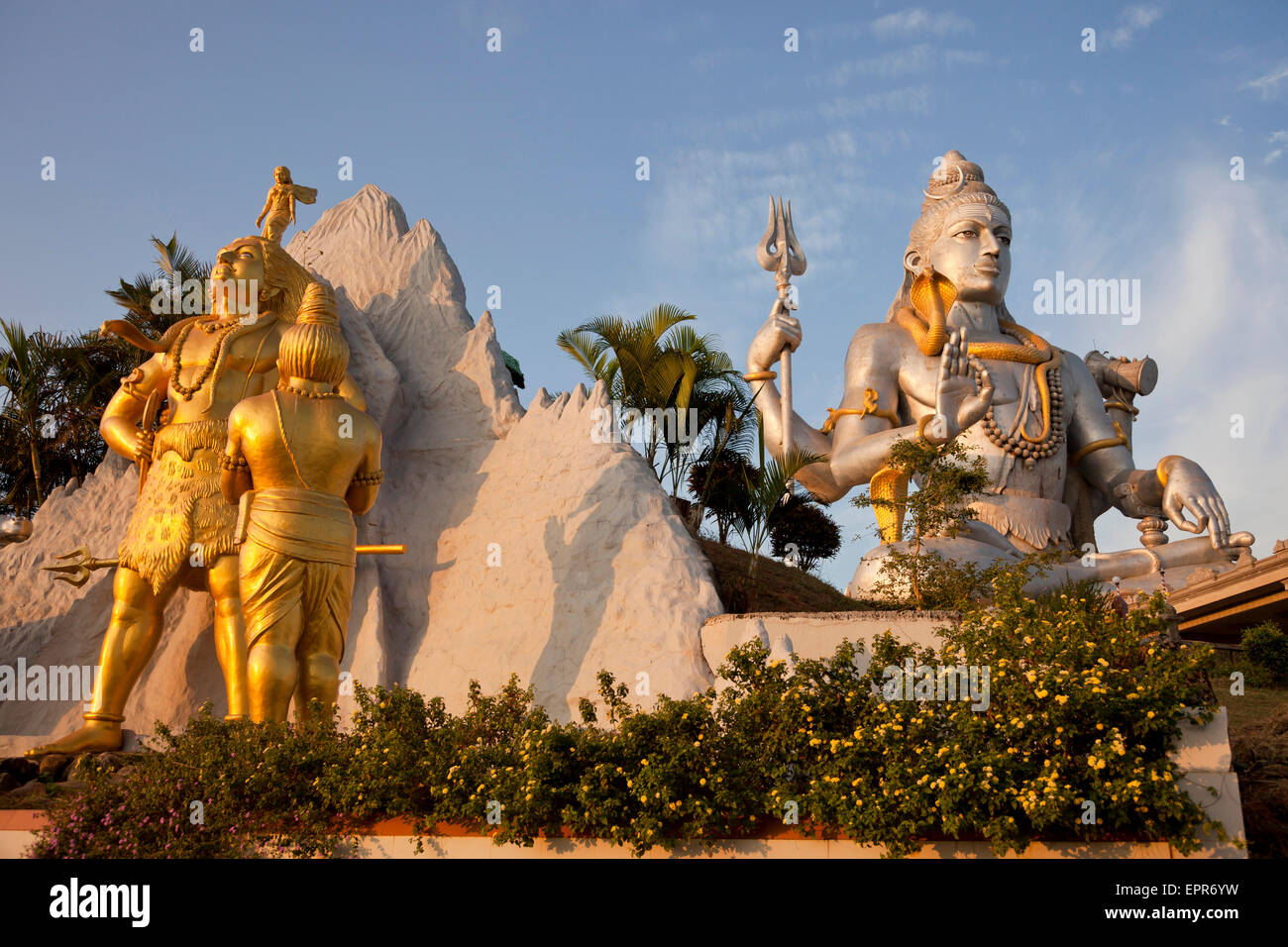 Giant signore Shiva statua al tempio Murudeshwar, Murudeshwar, Karnataka, India, Asia Foto Stock