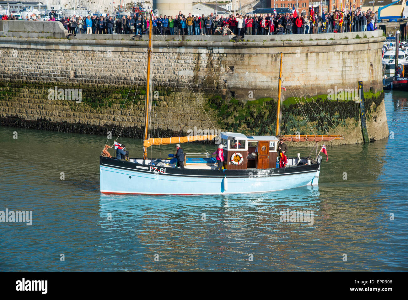 Ramsgate Kent, Regno Unito. 21 Maggio, 2015. Cornish Lugger e Dunkirk veterano Maid Marion lascia Ramsgate Royal Harbour per Dunkerque. Credito: Paul Martin/Alamy Live News Foto Stock