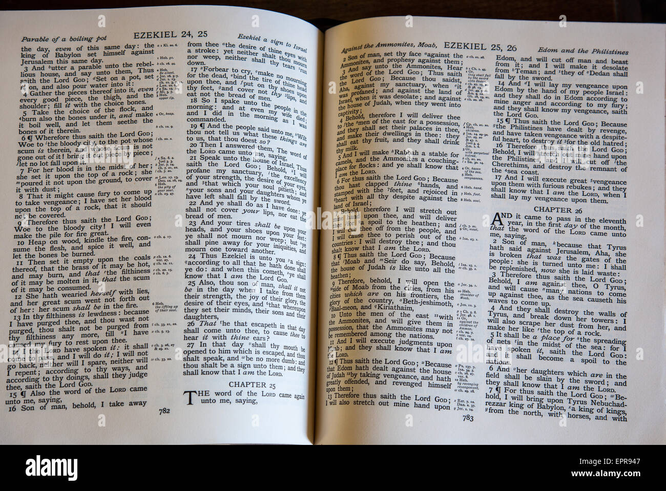 Una Bibbia aperta a Ezechiele a St James Church, Buttermere, Lake District, Cumbria Foto Stock