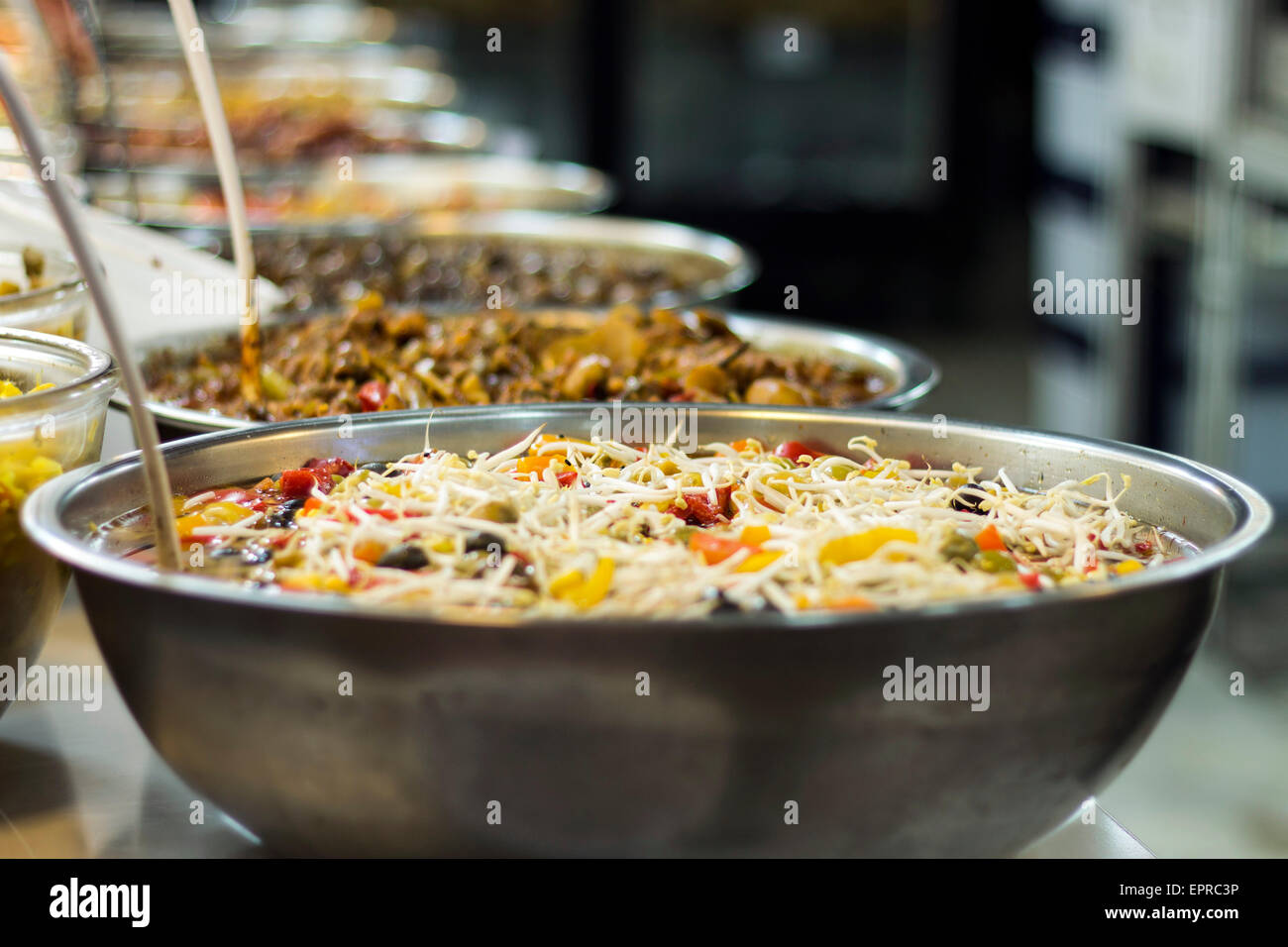 Verdure sottaceto nel mercato, Iran Foto Stock