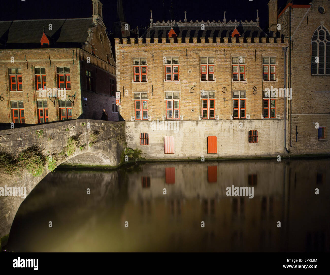 Night Shot di ponte vecchio e canal Bruges Brugge Foto Stock