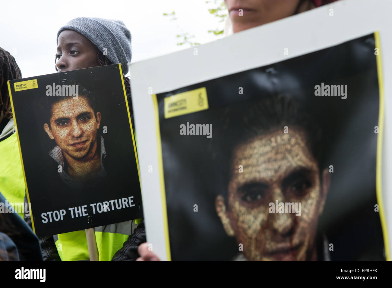 Attivisti per i diritti umani protestare presso la Saudi Arabian embassy a Oslo per chiedere la libertà di imprigionato blogger Raif Badawi. Foto Stock