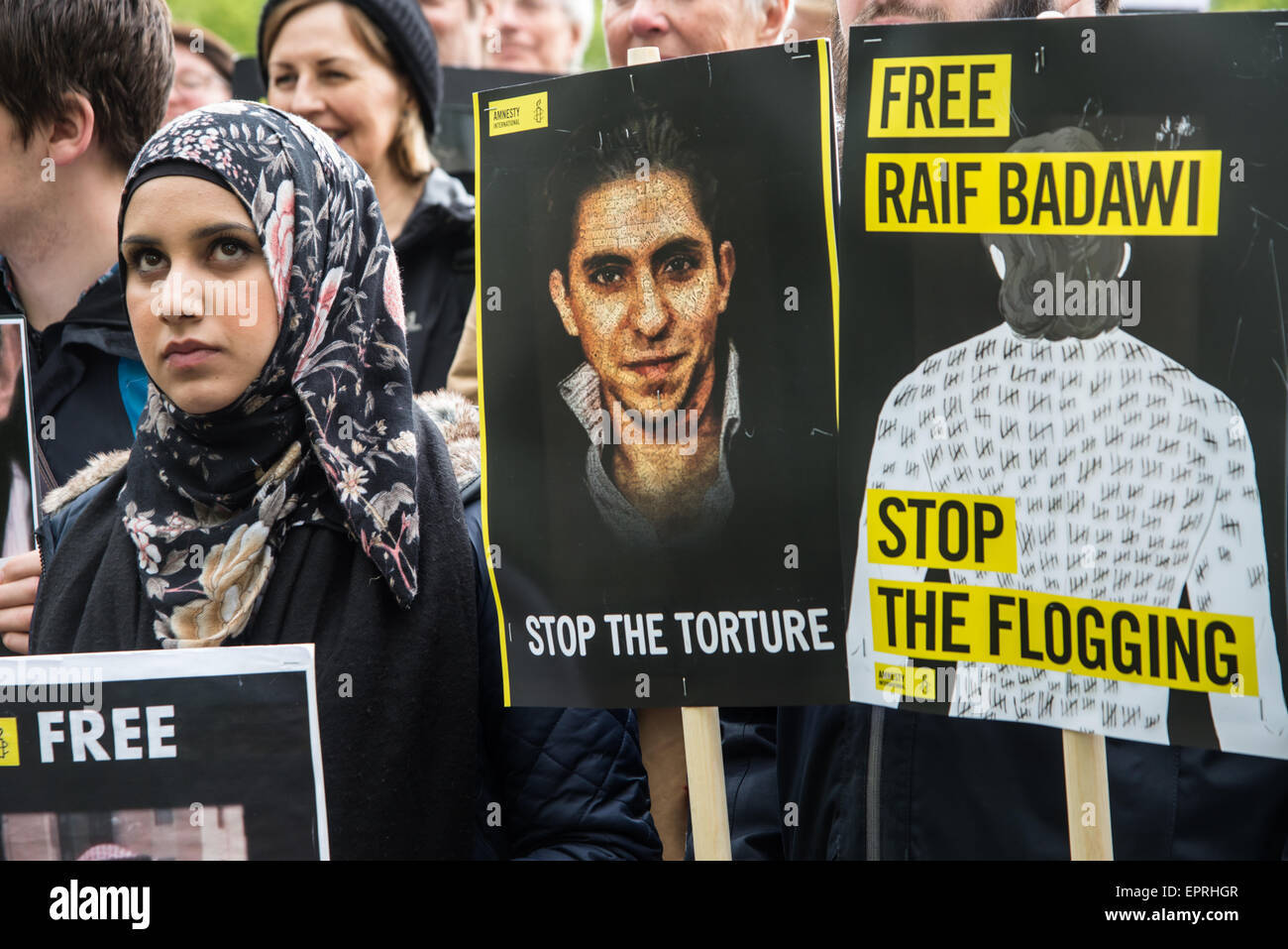 Attivisti per i diritti umani protestare presso la Saudi Arabian embassy a Oslo per chiedere la libertà di imprigionato blogger Raif Badawi. Foto Stock