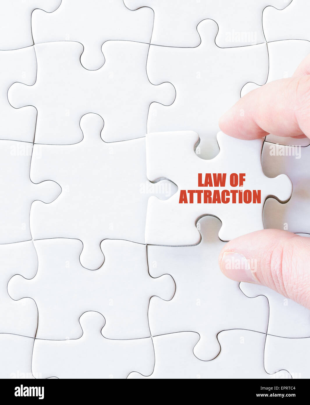 Ultimo pezzo di puzzle con parole LEGGE DI ATTRAZIONE. Concetto di immagine Foto Stock