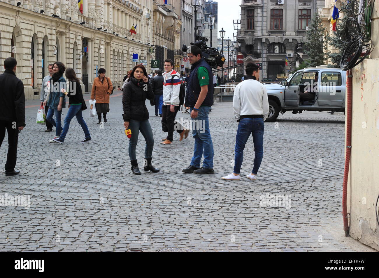 Una troupe televisiva a Bucarest, Romania Foto Stock Una troupe televisiva a Bucarest, Romania Foto Stock