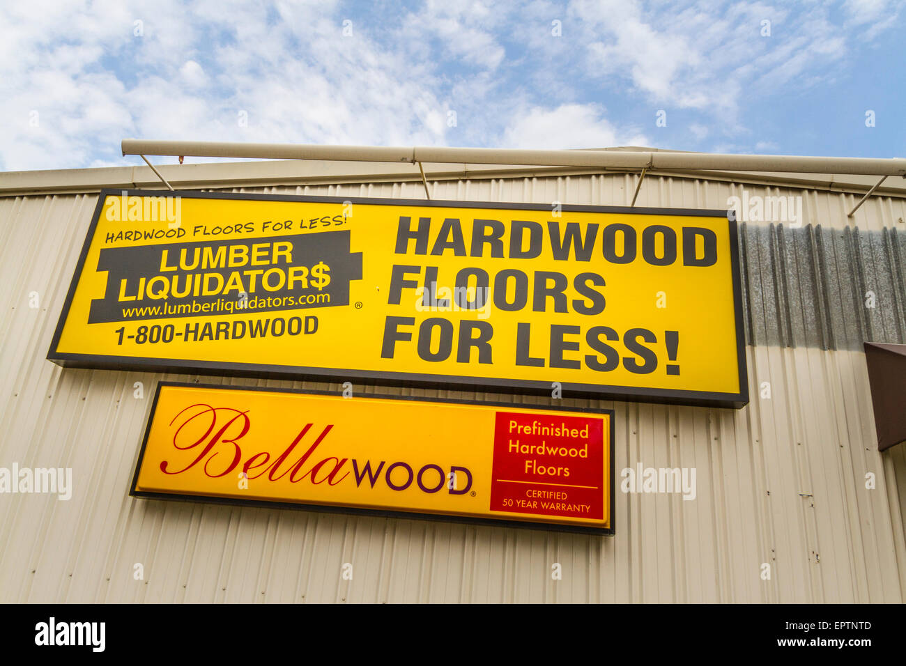 Un segno per il legname liquidatori store in Modesto California Foto Stock