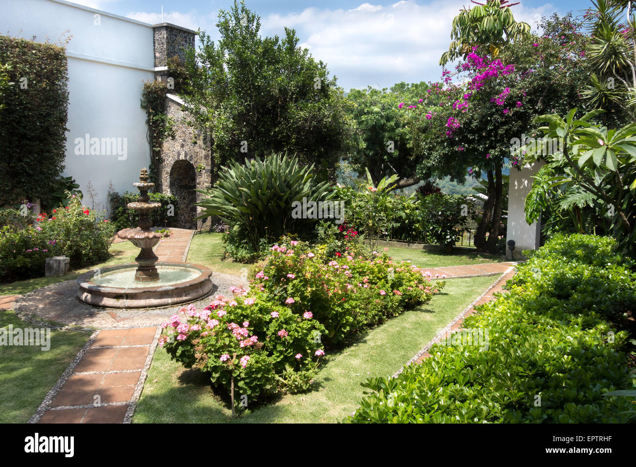 Fontana in un giardino, Xochimilco, Città del Messico, Messico Foto Stock