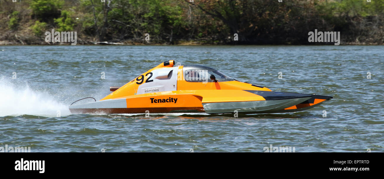 2015 APBA, American Power Boat Association, Regione 6, testare e ottimizzare il giorno al Lago Eastwood, Dayton, Ohio, Stati Uniti d'America. Imbarcazione S92. Foto Stock