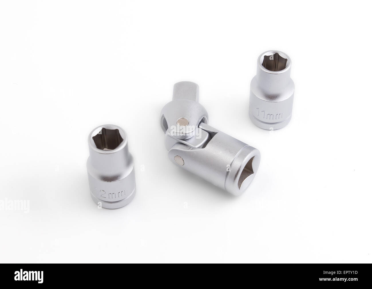 Set di utensili in metallo per le riparazioni auto su sfondo bianco Foto Stock