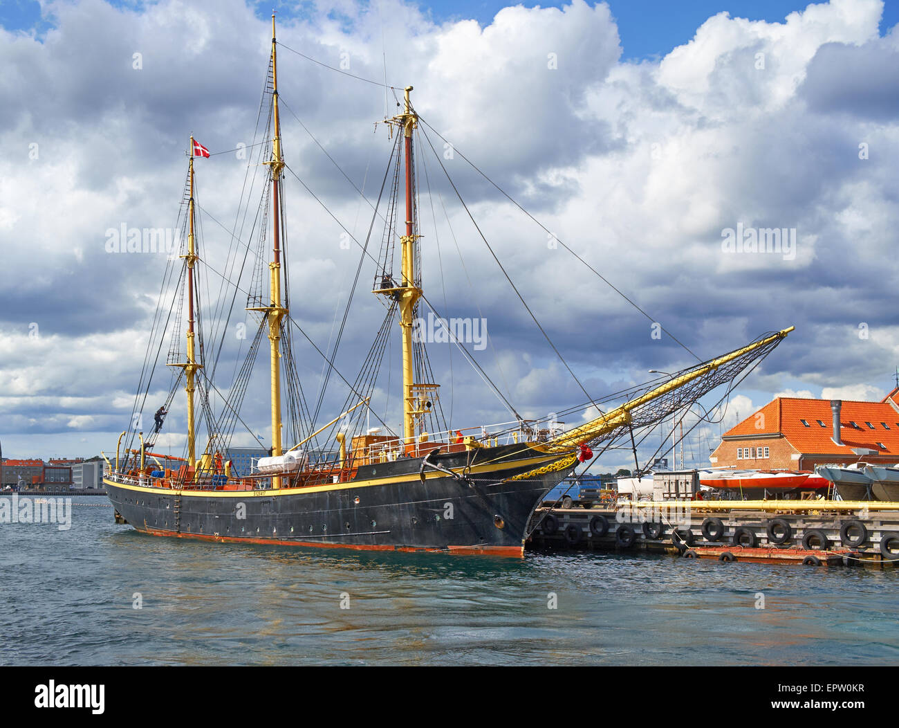 La storica nave nel porto di Copenhagen, Danimarca. Foto Stock