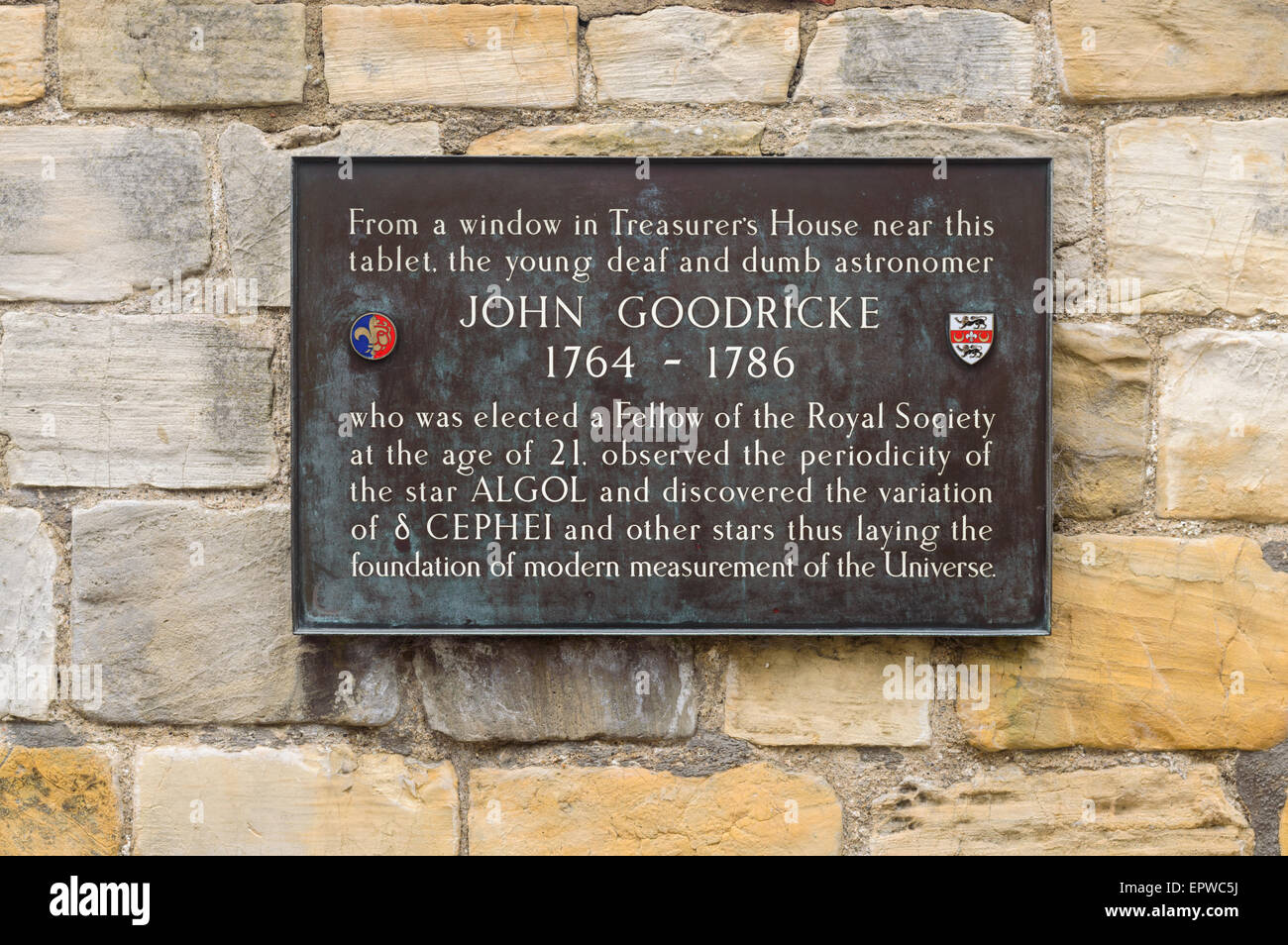 Targa dedicata all'astronomo - John Goodricke. In York, Inghilterra Foto Stock