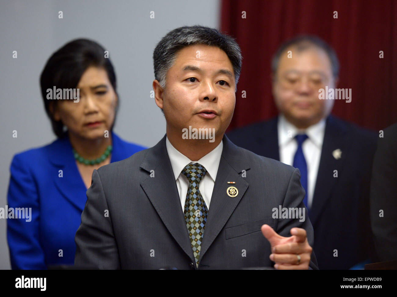 Washington, DC, Stati Uniti d'America. 21 Maggio, 2015. Membro del Congresso degli Stati Uniti Ted Lieu parla nel corso di una conferenza stampa al Campidoglio di Washington, DC, Stati Uniti, il 21 maggio 2015. Ventidue membri della U.S. Congresso giovedì ha esortato il paese del procuratore generale di Loretta Lynch per rivedere lo spionaggio-relative accuse contro un cino-americano in idrologia. © Yin Bogu/Xinhua/Alamy Live News Foto Stock