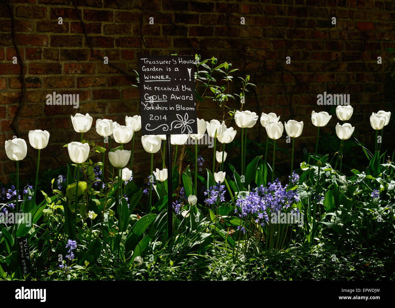 Un segno del Tesoriere's House Gardens indicando una vittoria nel 2014 nella "Yorkshire in Bloom" awards Foto Stock