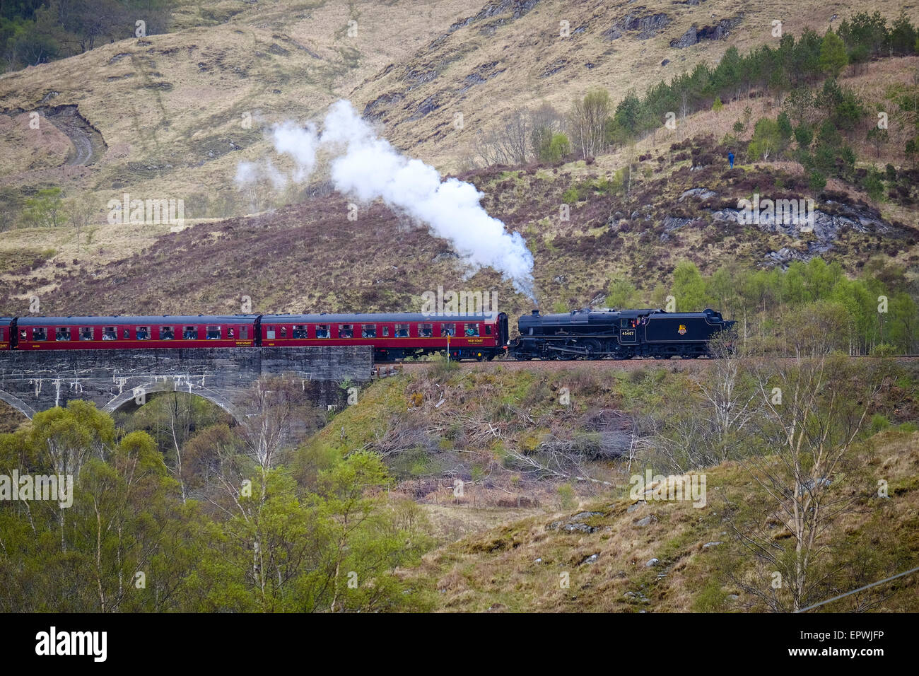 Il Fort William a Mallaig treno a vapore è popolare con i turisti e gli appassionati di ferroviaria Foto Stock