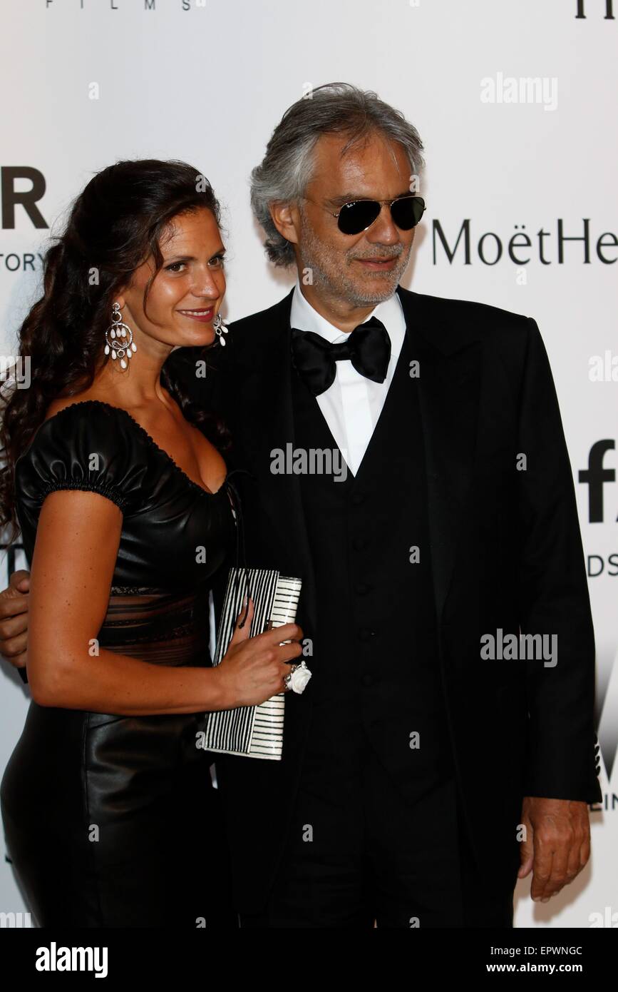 Veronica Berti e il cantante Andrea Bocelli frequentare amfAR il ventiduesimo Cinema contro Aids gala durante la 68Cannes annuale Filmfest a Hotel du Cap-Eden-Roc a Cap d'Antibes, Francia, il 21 maggio 2015. Foto: Hubert Boesl/dpa - nessun filo SERVICE - Foto Stock