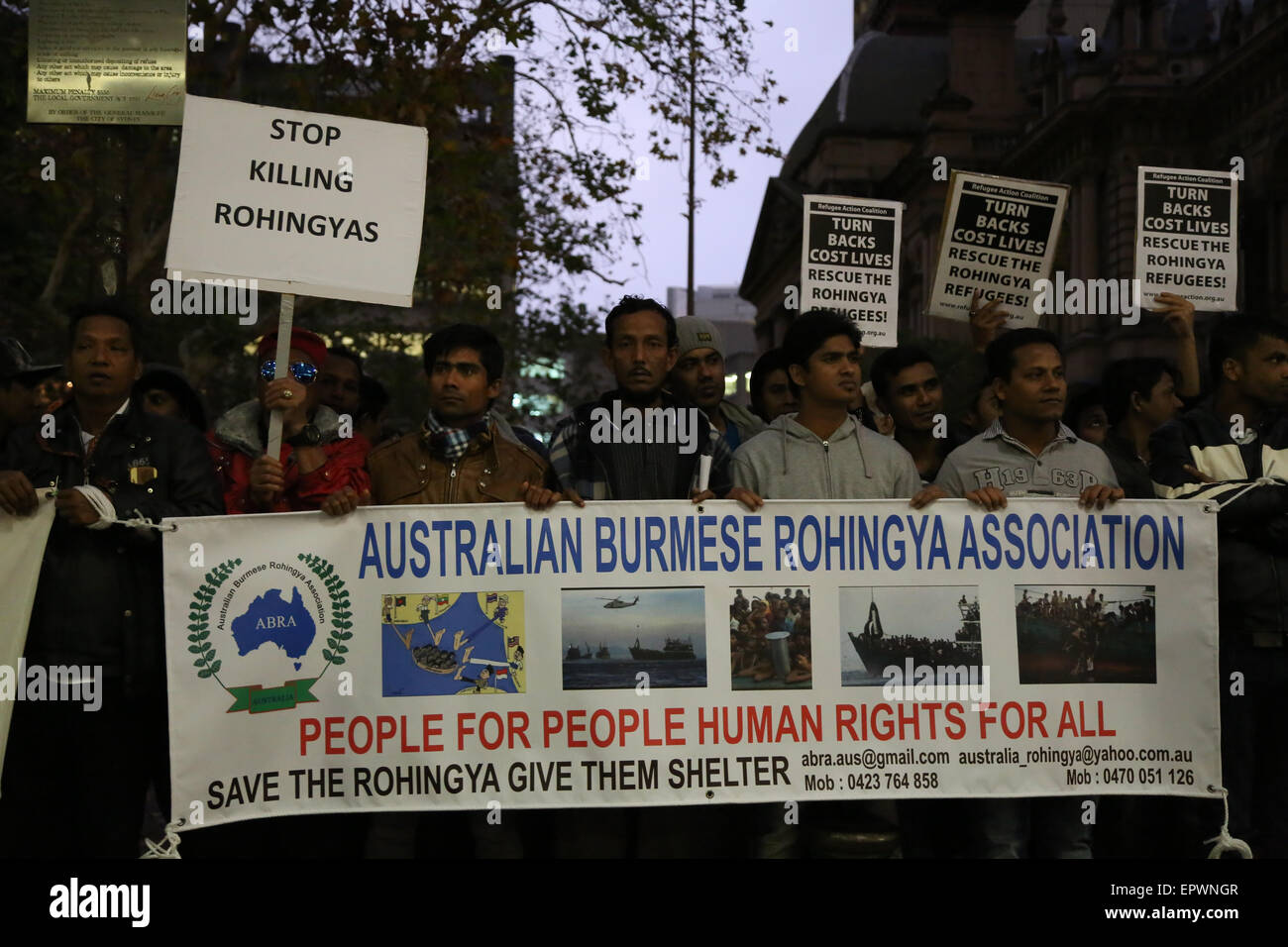 Sydney, Australia. 22 maggio 2015. Azione di rifugiati attivisti della coalizione e birmani Rohingya persone che vivono a Sydney ha tenuto un rally fuori Sydney Town Hall di protesta a sostegno dei rifugiati Rohingyas in seguito al recente ruotare indietro di una barca di profughi. Credito: Richard Milnes/Alamy Live News Foto Stock