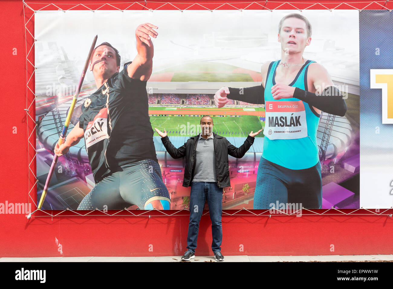 Ex gran bretagna da CENTOMETRISTA A OSTACOLI Colin Jackson pone ai giornalisti durante una conferenza stampa per la IAAF World Challenge Ostrava Golden Spike meeting di atletica, in Ostrava, Repubblica Ceca, Venerdì 22 Maggio, 2015. (CTK foto/Petr Sznapka) Foto Stock