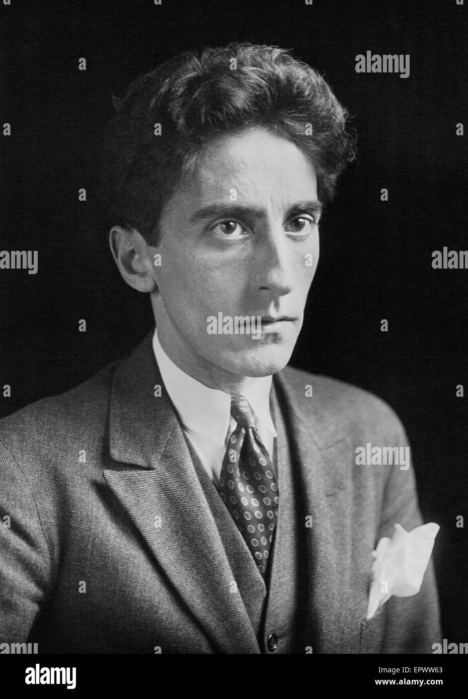 JEAN COCTEAU (1889-1963), scrittore francese e produttore di film nel 1923. Foto Stock