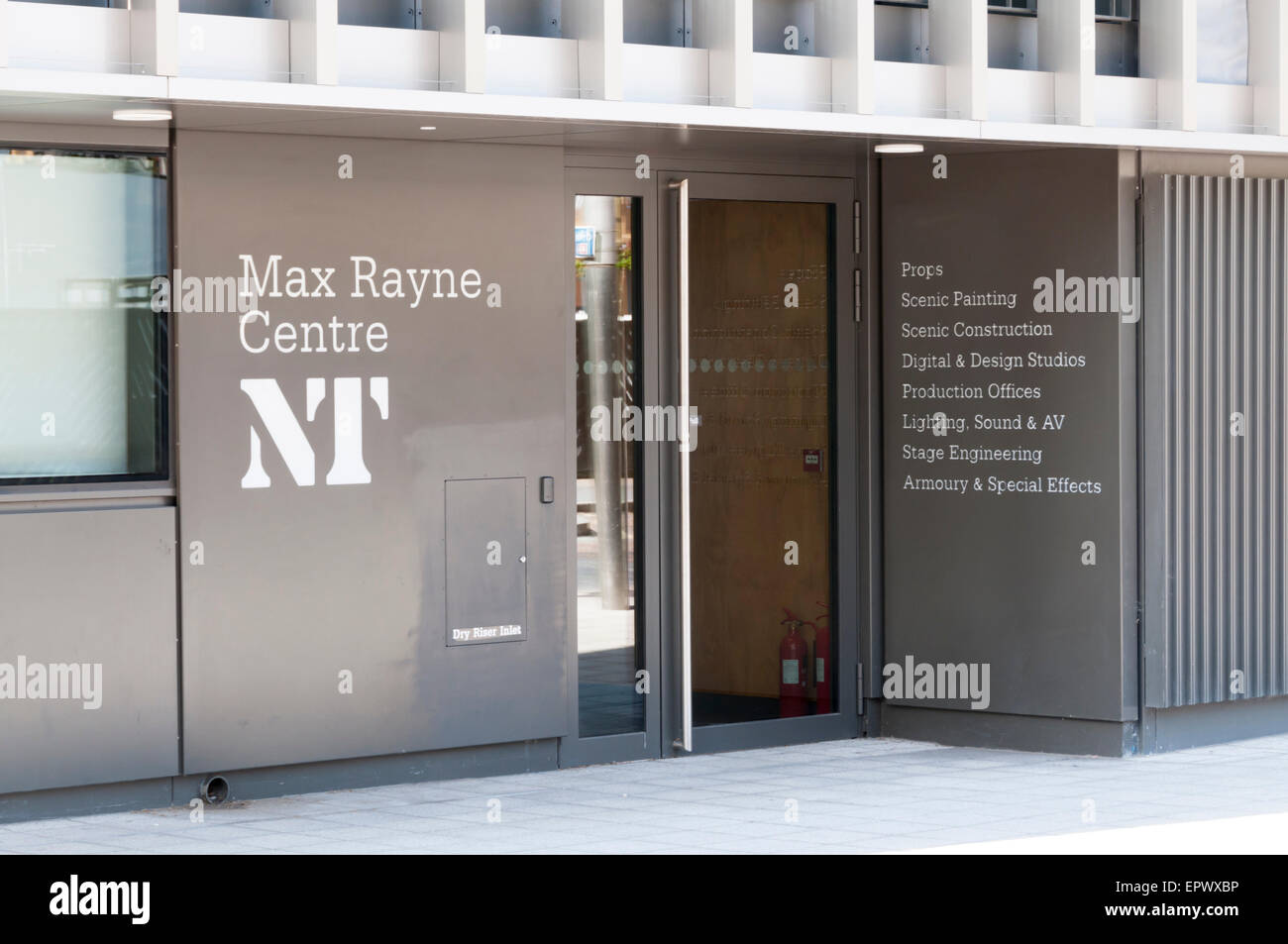 La Max Rayne Center presso il NT ha spazio per artisti e designer con strutture per i reparti tecnici e workshop. Foto Stock