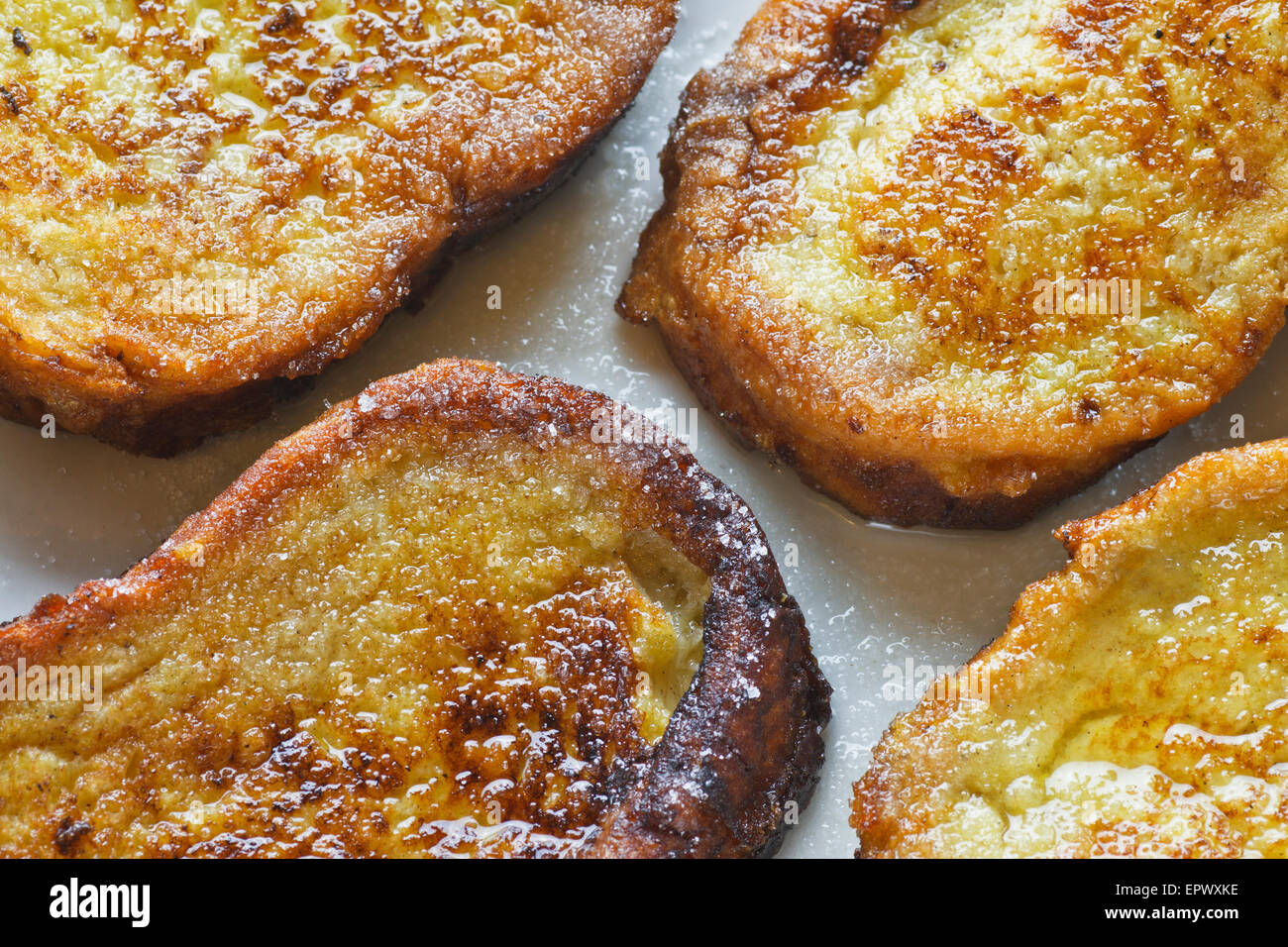 Lo spagnolo Torrijas su sfondo bianco Foto Stock