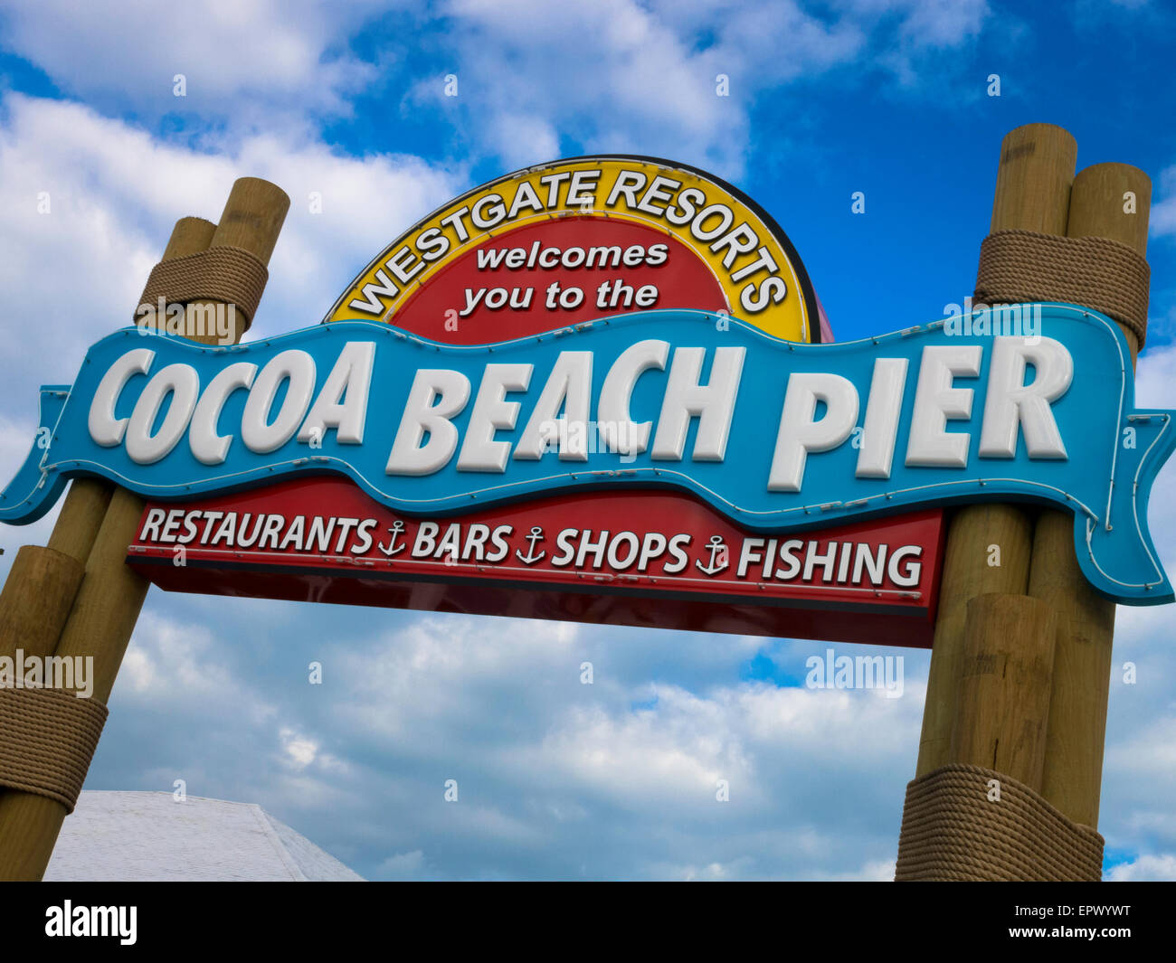 Al molo di Cocoa Beach Signpost, Florida, Stati Uniti d'America Foto Stock