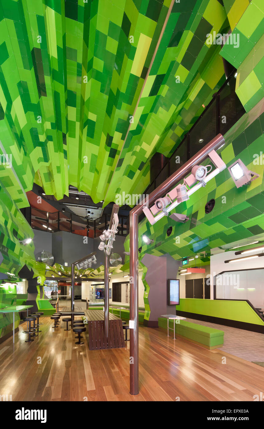 Area di studio con soffitto verde in Swanston edificio accademico, RMIT, Melbourne, Australia Foto Stock