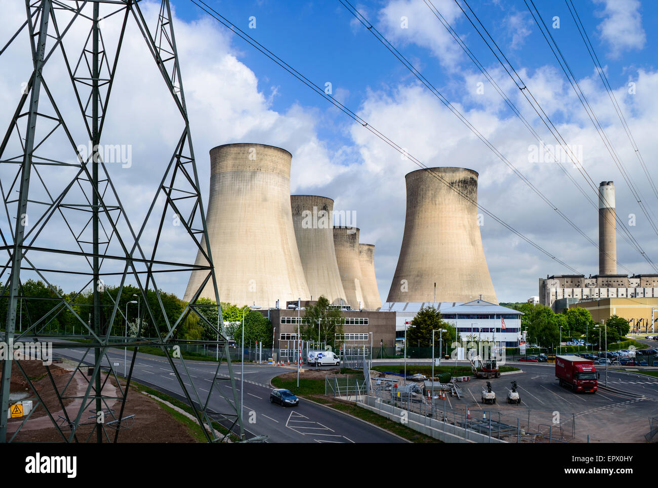 Le torri di raffreddamento di E.ON UK controllata Ratcliffe-On-Soar power station, vicino a Nottingham. Foto Stock