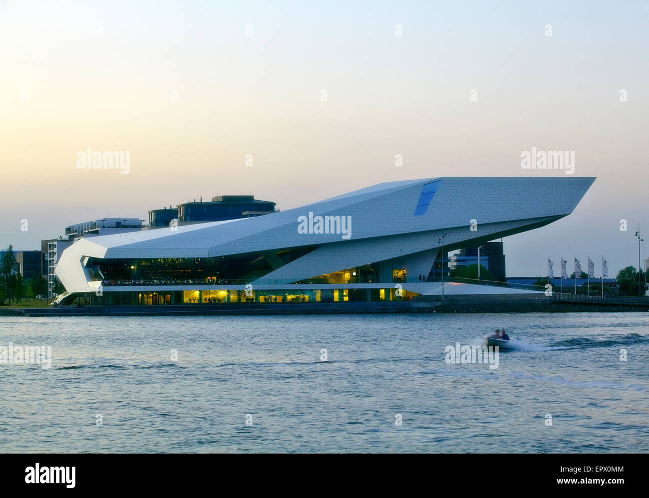 Eye Film Institute facciata sul lungomare, Amsterdam, Overhoeks, Paesi Bassi, Foto Stock