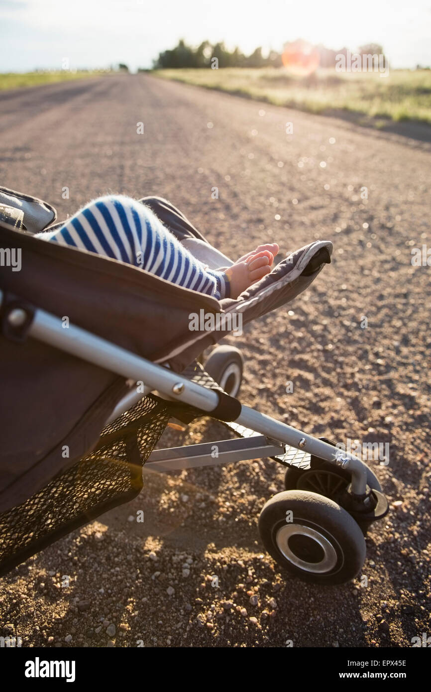 Stati Uniti d'America, Colorado, basso-sezione di baby girl (6-11 mesi) nel passeggino Foto Stock