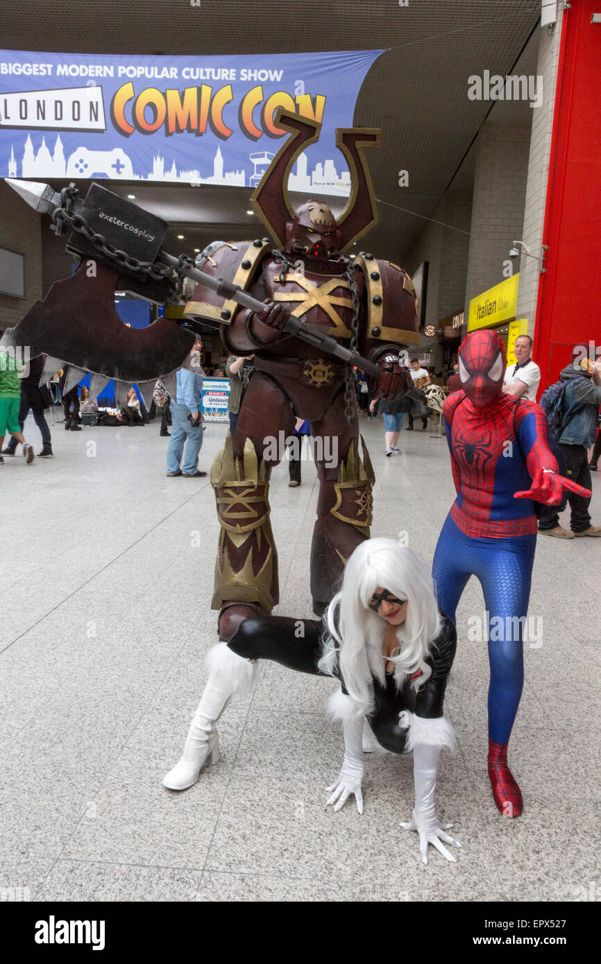 Londra, Regno Unito. 22 maggio 2015. Migliaia di sci-fi/fantasy ventole e cosplayers gregge per il centro espositivo Excel nei Docklands a frequentare il MCM London Comic Con in esecuzione dal 22 al 24 maggio 2015. Credito: Nick Savage/Alamy Live News Foto Stock