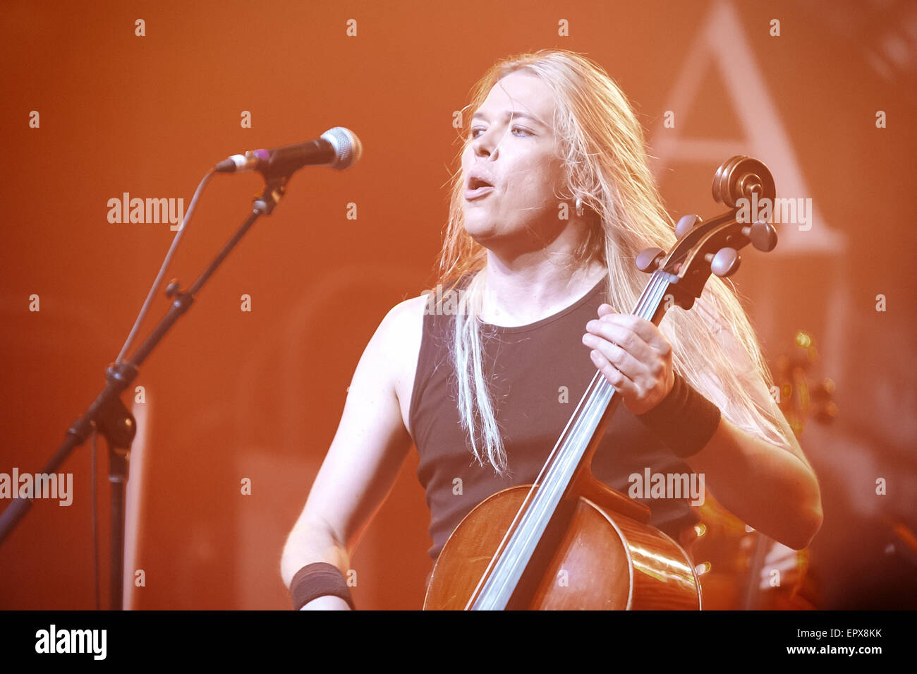 Apocalyptica finlandese della banda metallica da Helsinki. US Tour 2015. Raleigh, North Carolina, teatro Lincoln, 19 maggio 2015 Foto Stock