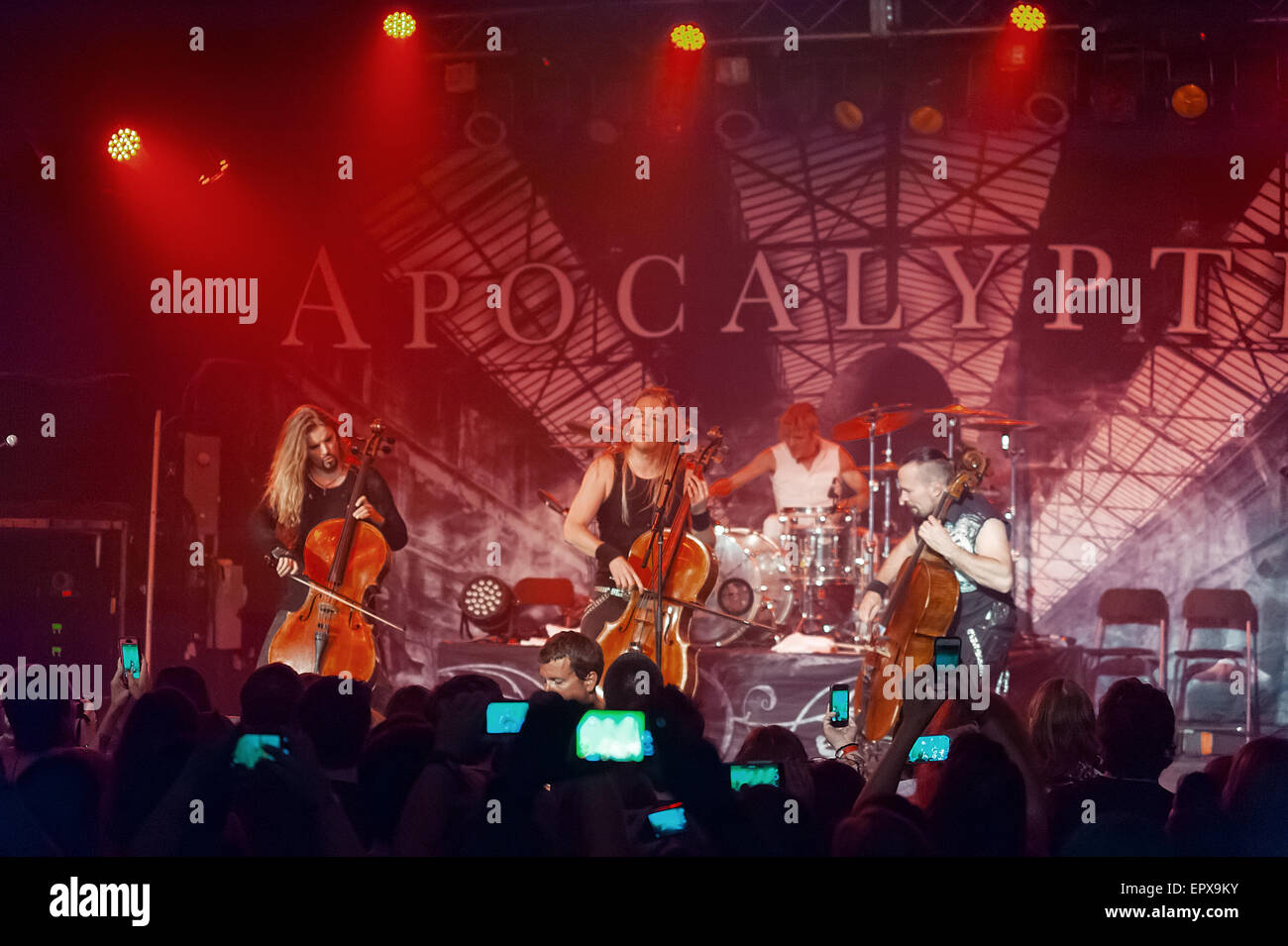 Apocalyptica finlandese della banda metallica da Helsinki. US Tour 2015. Raleigh, North Carolina, teatro Lincoln, 19 maggio 2015. Foto Stock