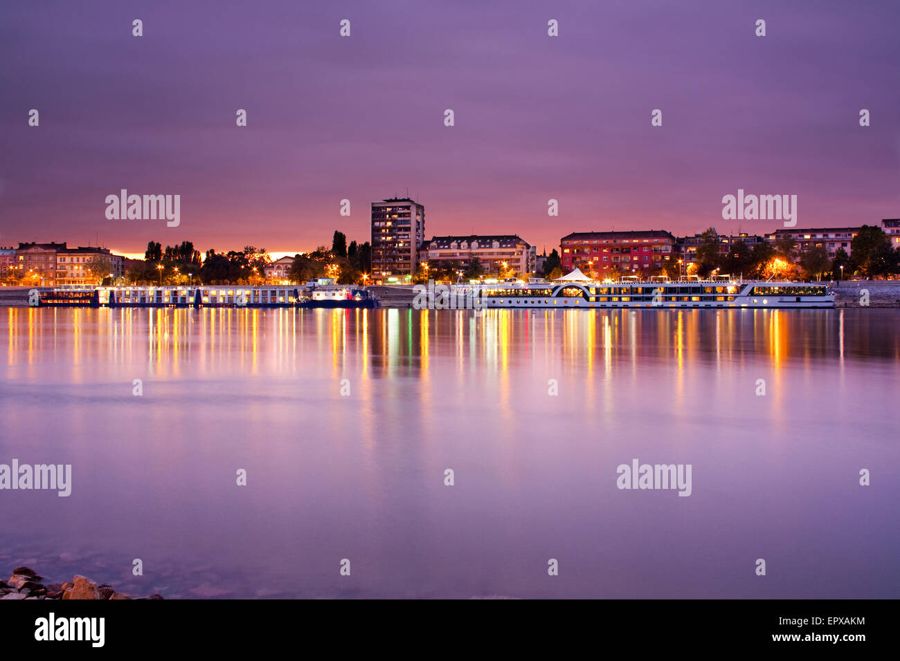 Tramonto sulla riva del Danubio a Novi Sad Foto Stock