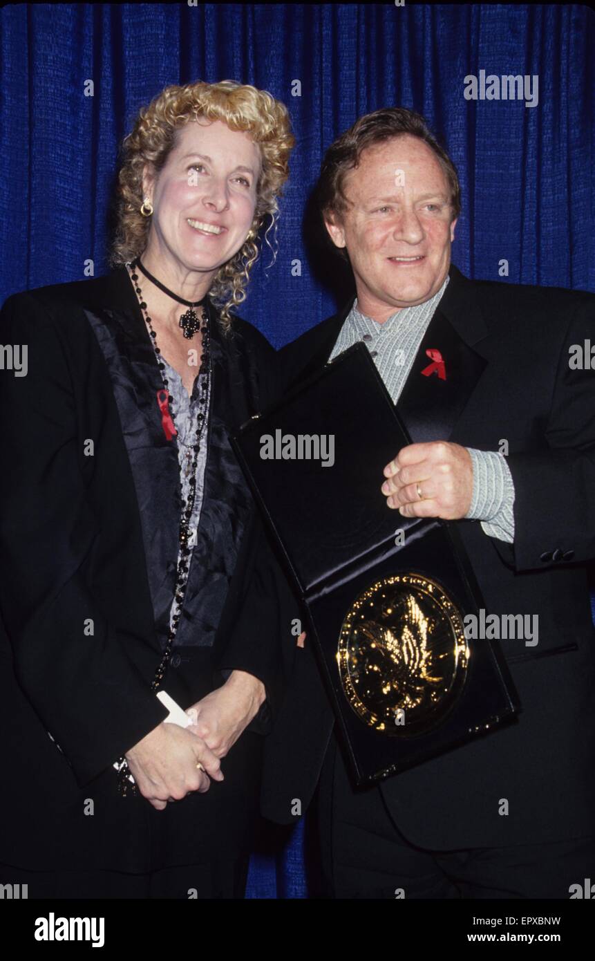 BETTY THOMAS con Charles capelli al Directors Guild Awards 1995.k0883LR. © Lisa Rose/Globe foto/ZUMA filo/Alamy Live News Foto Stock