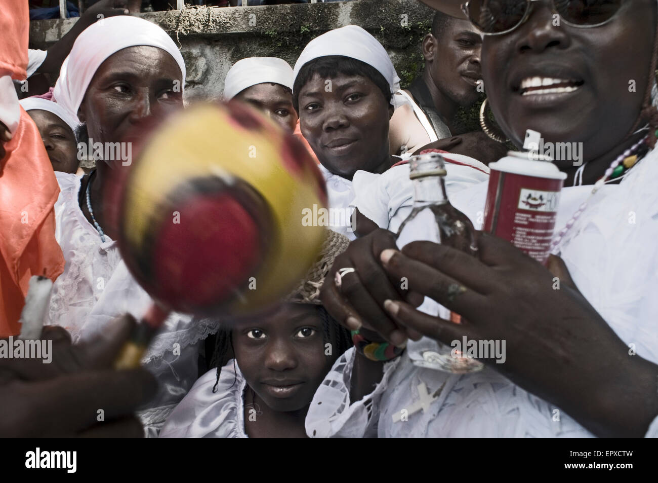 Voodoo Festival di Saut d'Eau, Haiti. Sacerdoti Voodoo, 'Houganes' e sacerdotesse, 'Mambone', prendere il massimo rilievo durante th Foto Stock