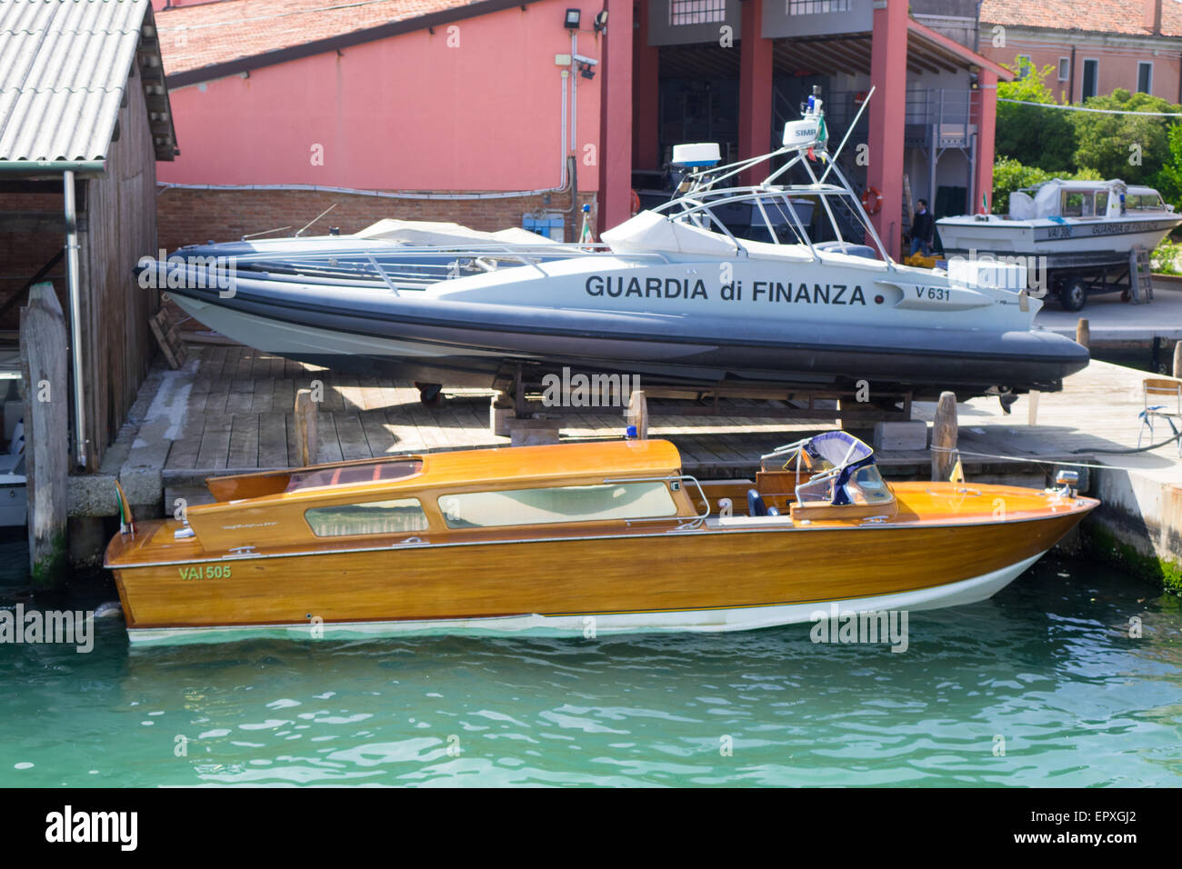 Venezia funzionario doganale barche Foto Stock
