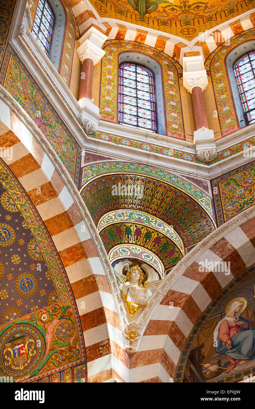Marsiglia,France-May 6,2011: interni in Cattolica basilica Notre Dame de la Garde.Questa chiesa Neo-Byzantine Foto Stock