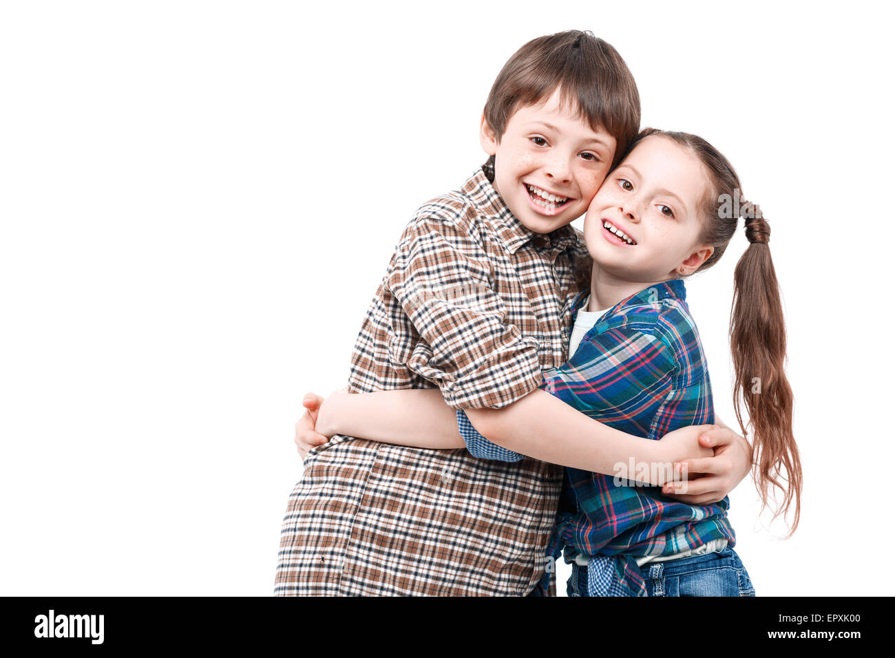 Fratello e Sorella abbracciando Foto Stock