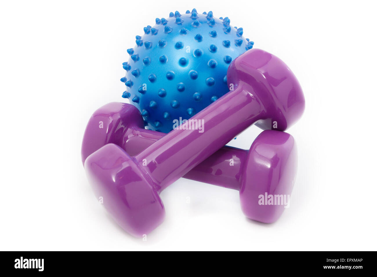 Sfera blu e viola manubri per attività sportive su sfondo bianco Foto Stock
