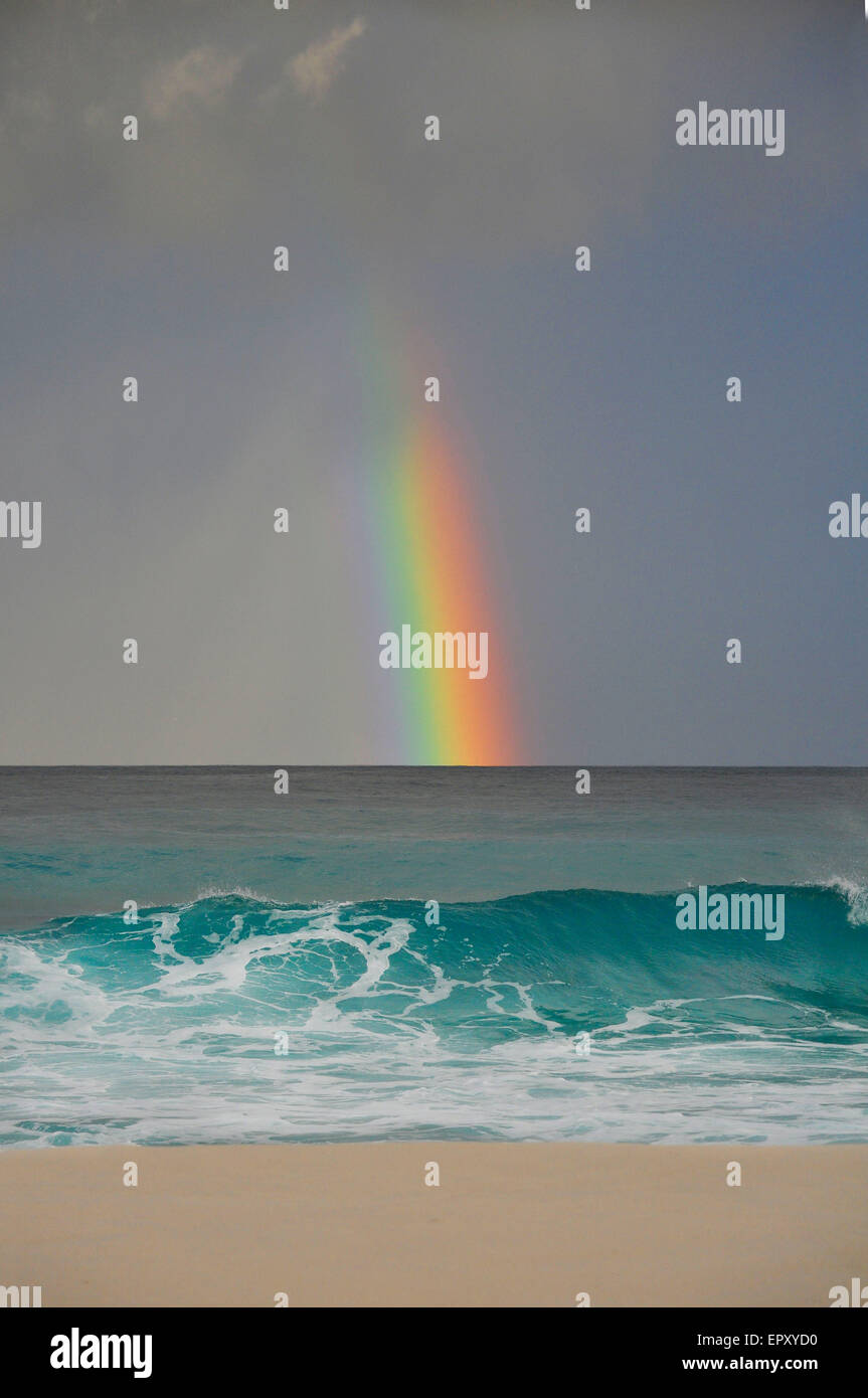 Arcobaleno Colorato Sul Mare Sulla Spiaggia Di Petit Anse La Digue Island Oceano Indiano Seicelle Foto Stock Alamy